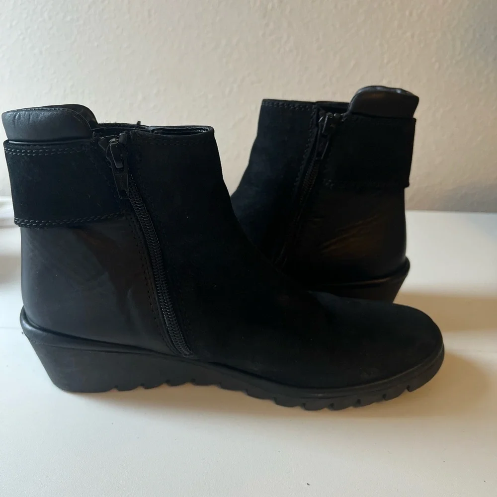 The Flexx Black Nubuck Leather Zip Ankle Booties Womens Size 7.5 EUR 38.5